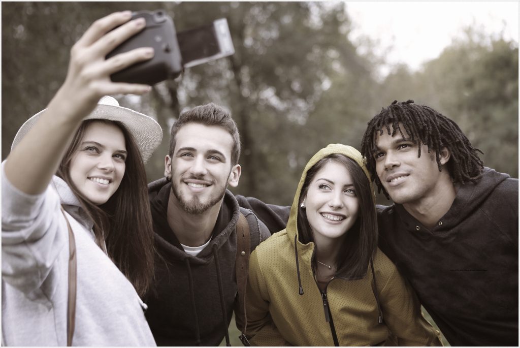 cara selfie yang bagus dengan kamera depan image