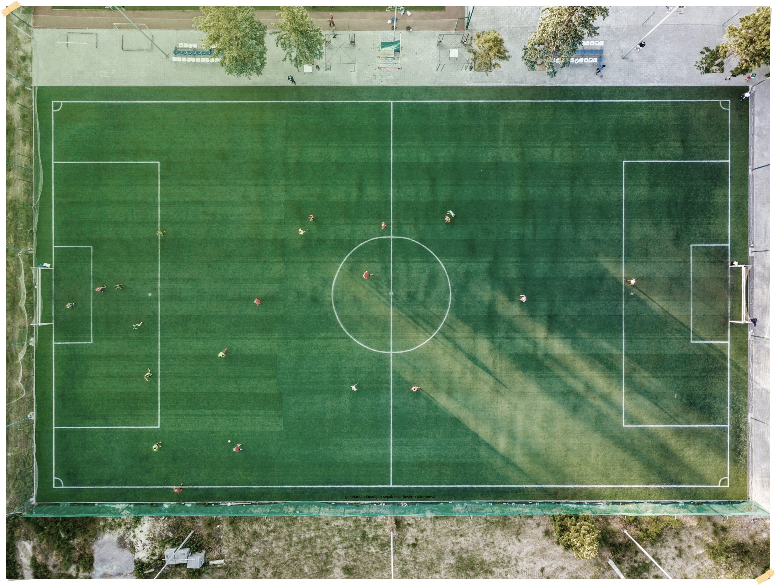 gambarkan lapangan sepak bola beserta ukurannya image